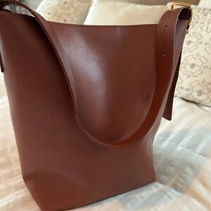 Madewell The Essential Bucket Tote EUC